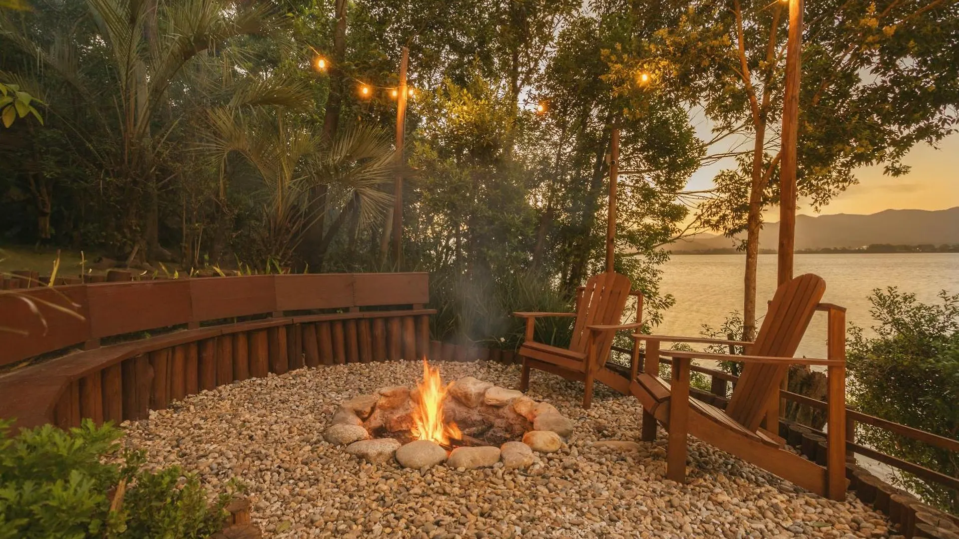 Casa de Férias Recanto Lagoa - Casas Completas Na Beira Da Lagoa Com Piscina Aquecida, Jacuzzi Privativa, Mesa De Sinuca E Muito Mais Praia do Rosa