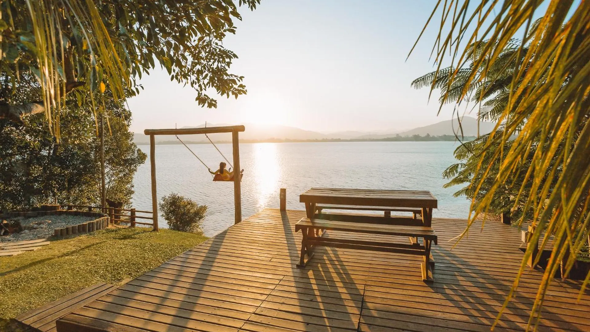 Casa de Férias Recanto Lagoa - Casas Completas Na Beira Da Lagoa Com Piscina Aquecida, Jacuzzi Privativa, Mesa De Sinuca E Muito Mais Praia do Rosa