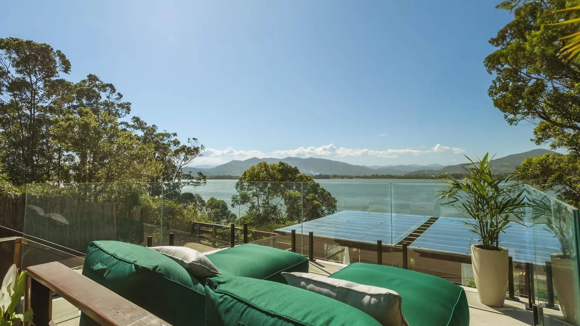 Casa de Férias Recanto Lagoa - Casas Completas Na Beira Da Lagoa Com Piscina Aquecida, Jacuzzi Privativa, Mesa De Sinuca E Muito Mais Praia do Rosa