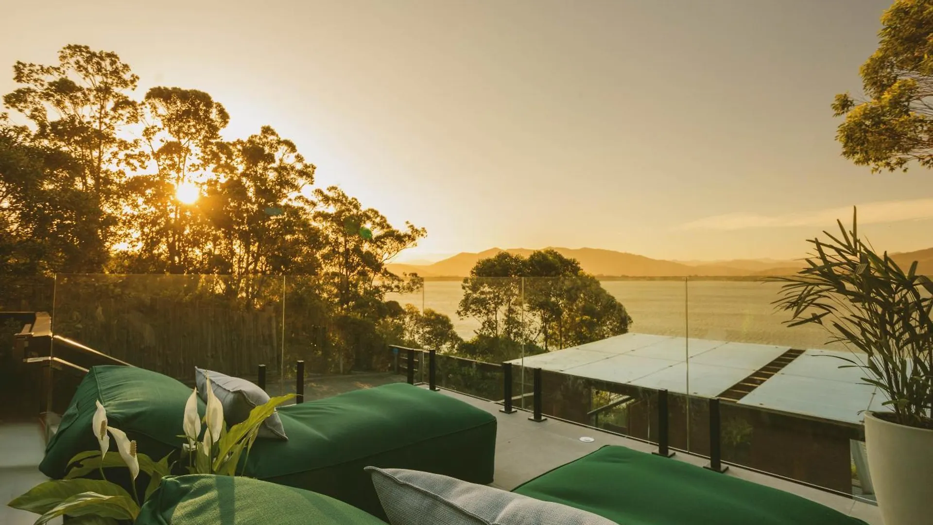 Casa de Férias Recanto Lagoa - Casas Completas Na Beira Da Lagoa Com Piscina Aquecida, Jacuzzi Privativa, Mesa De Sinuca E Muito Mais Praia do Rosa Brasil