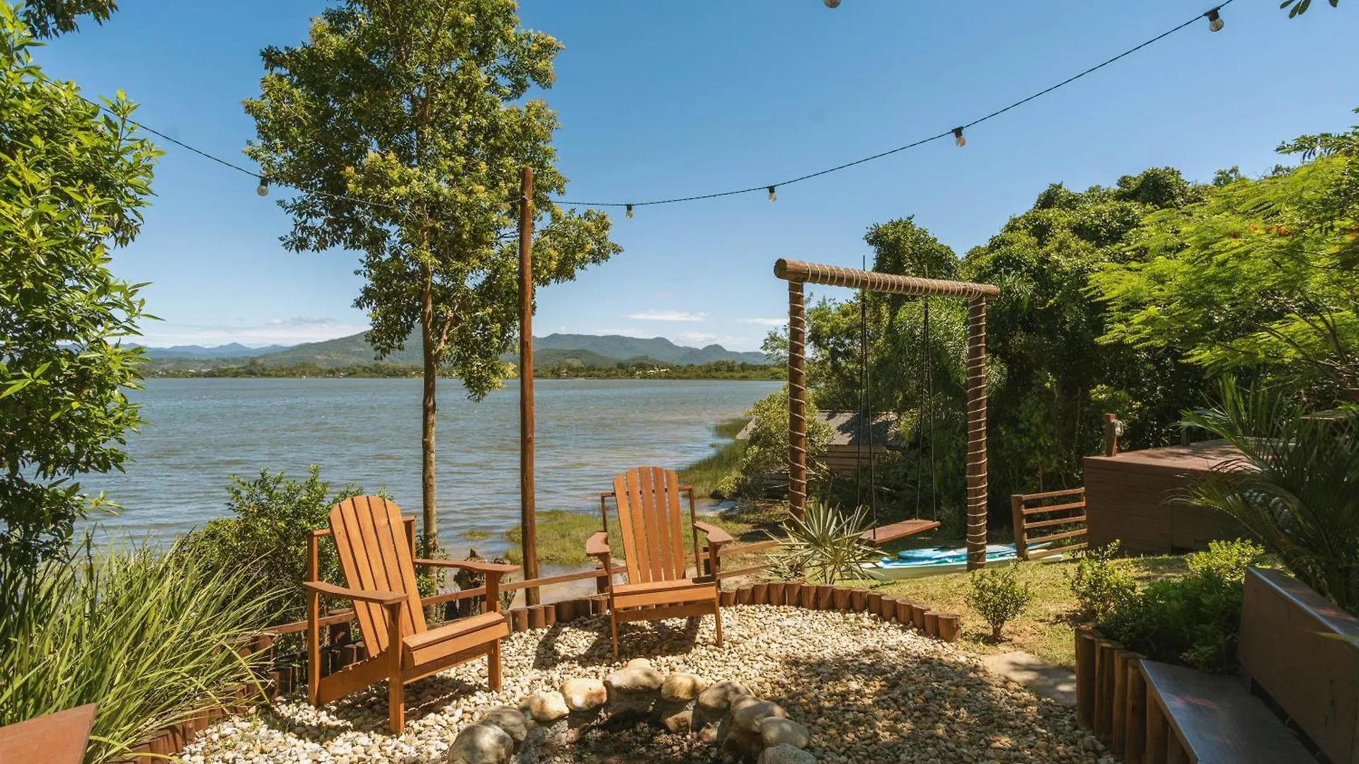 Casa de Férias Recanto Lagoa - Casas Completas Na Beira Da Lagoa Com Piscina Aquecida, Jacuzzi Privativa, Mesa De Sinuca E Muito Mais Praia do Rosa