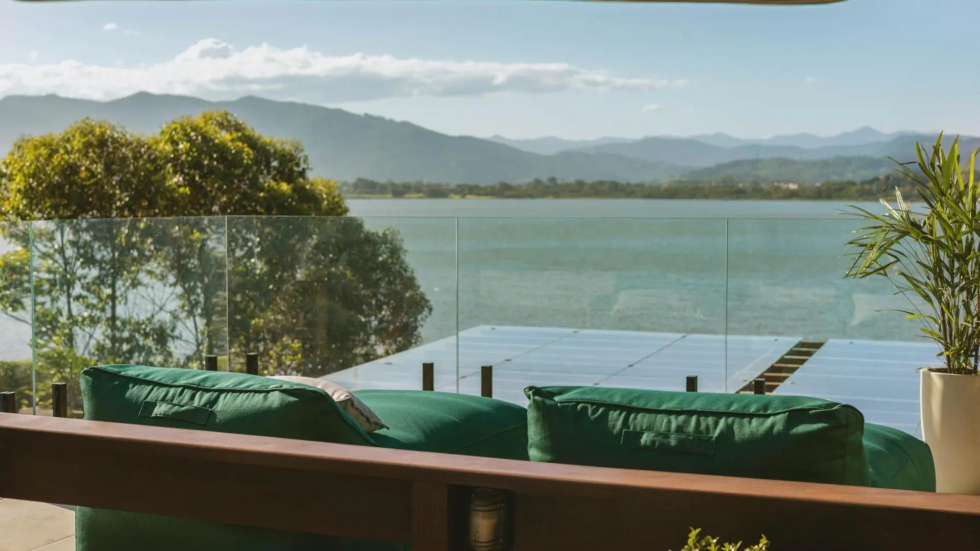 Recanto Lagoa - Casas Completas Na Beira Da Lagoa Com Piscina Aquecida, Jacuzzi Privativa, Mesa De Sinuca E Muito Mais Praia do Rosa 0*,