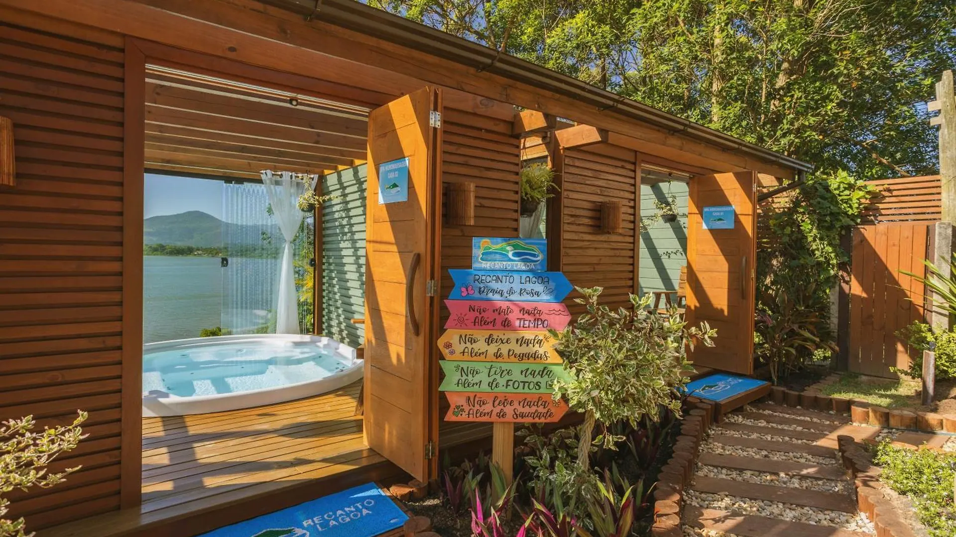 Recanto Lagoa - Casas Completas Na Beira Da Lagoa Com Piscina Aquecida, Jacuzzi Privativa, Mesa De Sinuca E Muito Mais Praia do Rosa 0*,  Brasil
