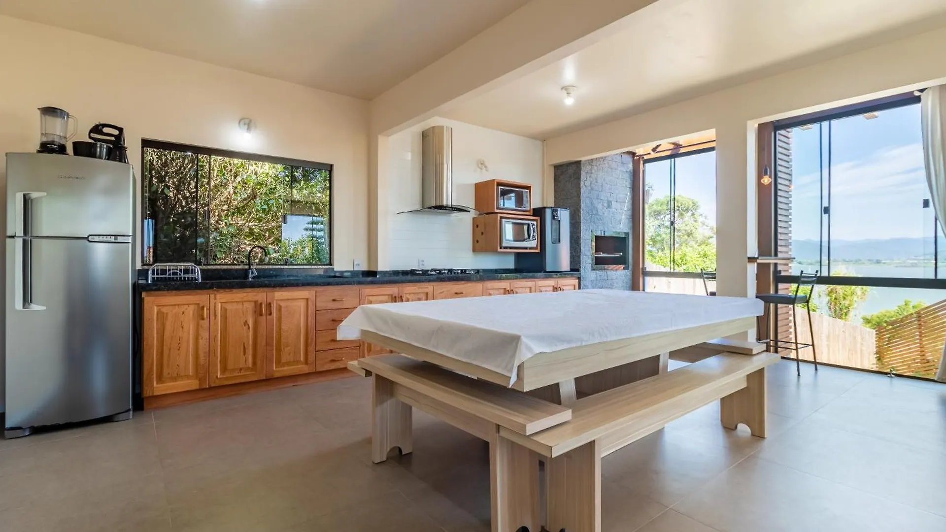 Casa de Férias Recanto Lagoa - Casas Completas Na Beira Da Lagoa Com Piscina Aquecida, Jacuzzi Privativa, Mesa De Sinuca E Muito Mais Praia do Rosa